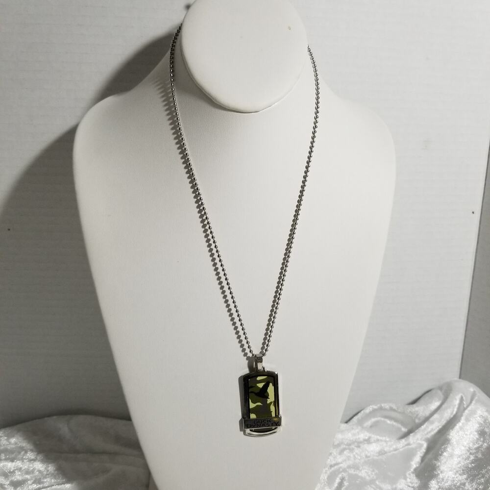 Duck Dynasty necklace 20" with a 1 1/2"pendant  1.1760